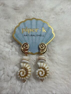 Piper K natural shell 🐚 dangle earrings